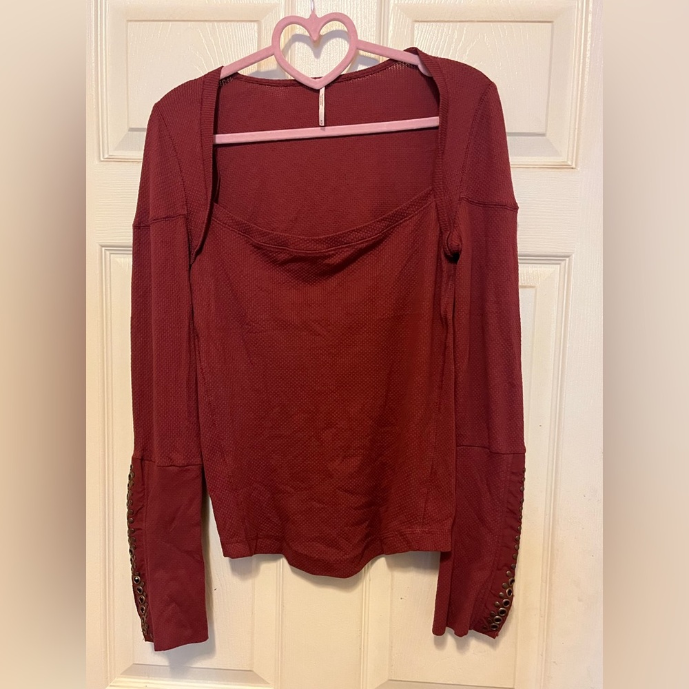 Free People Studded SleeveBurgundy Knit Top  size Medium NWOT